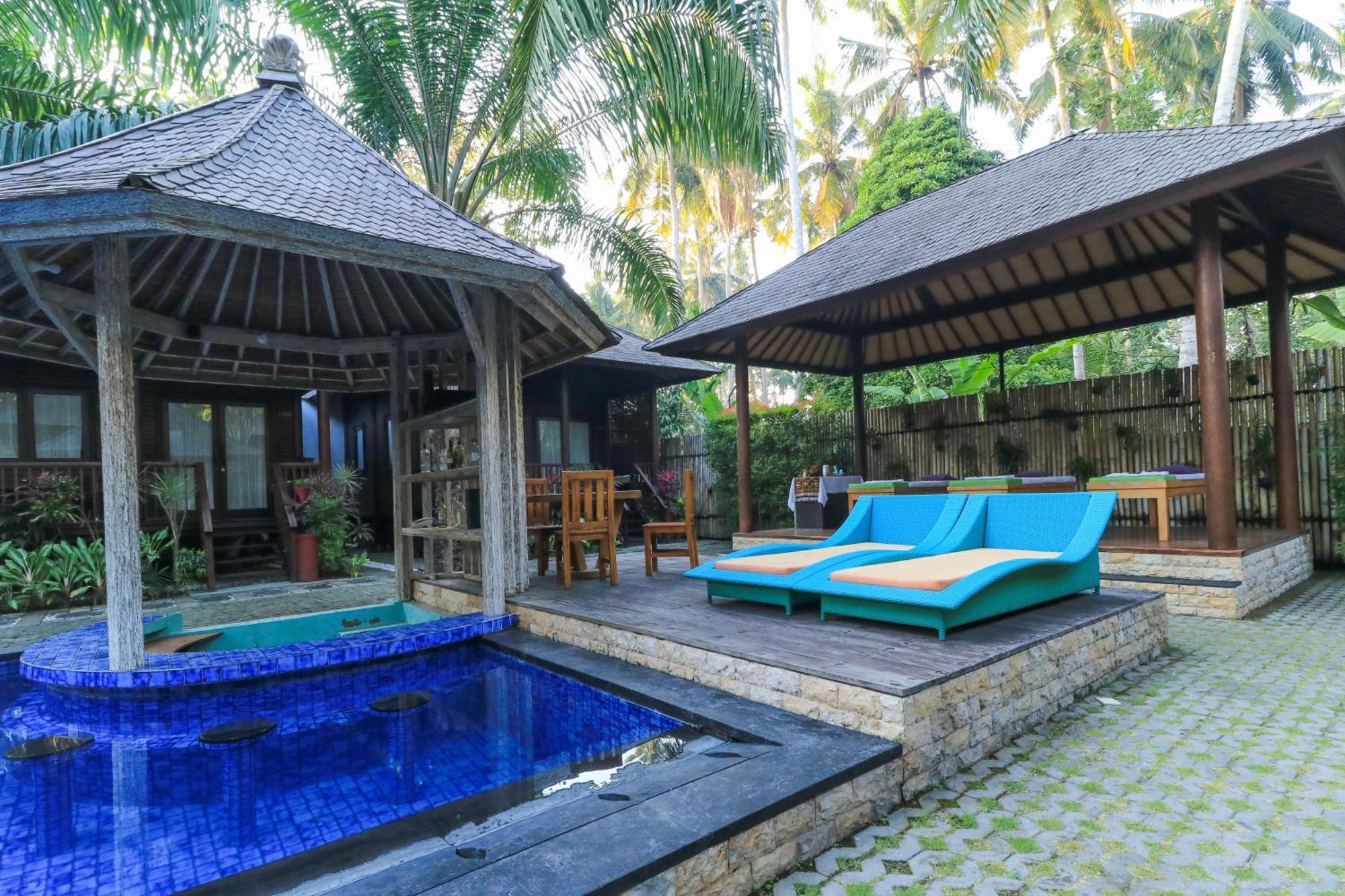 Coconut Boutique Resort Senggigi Esterno foto