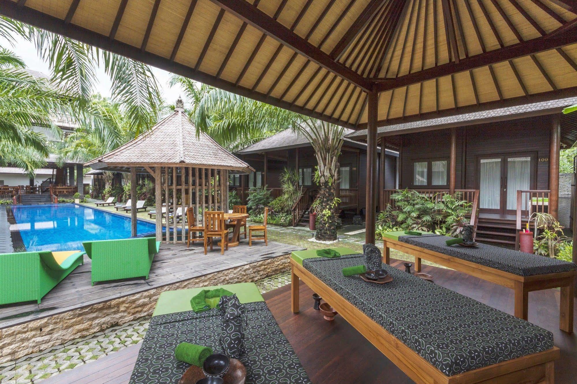 Coconut Boutique Resort Senggigi Esterno foto