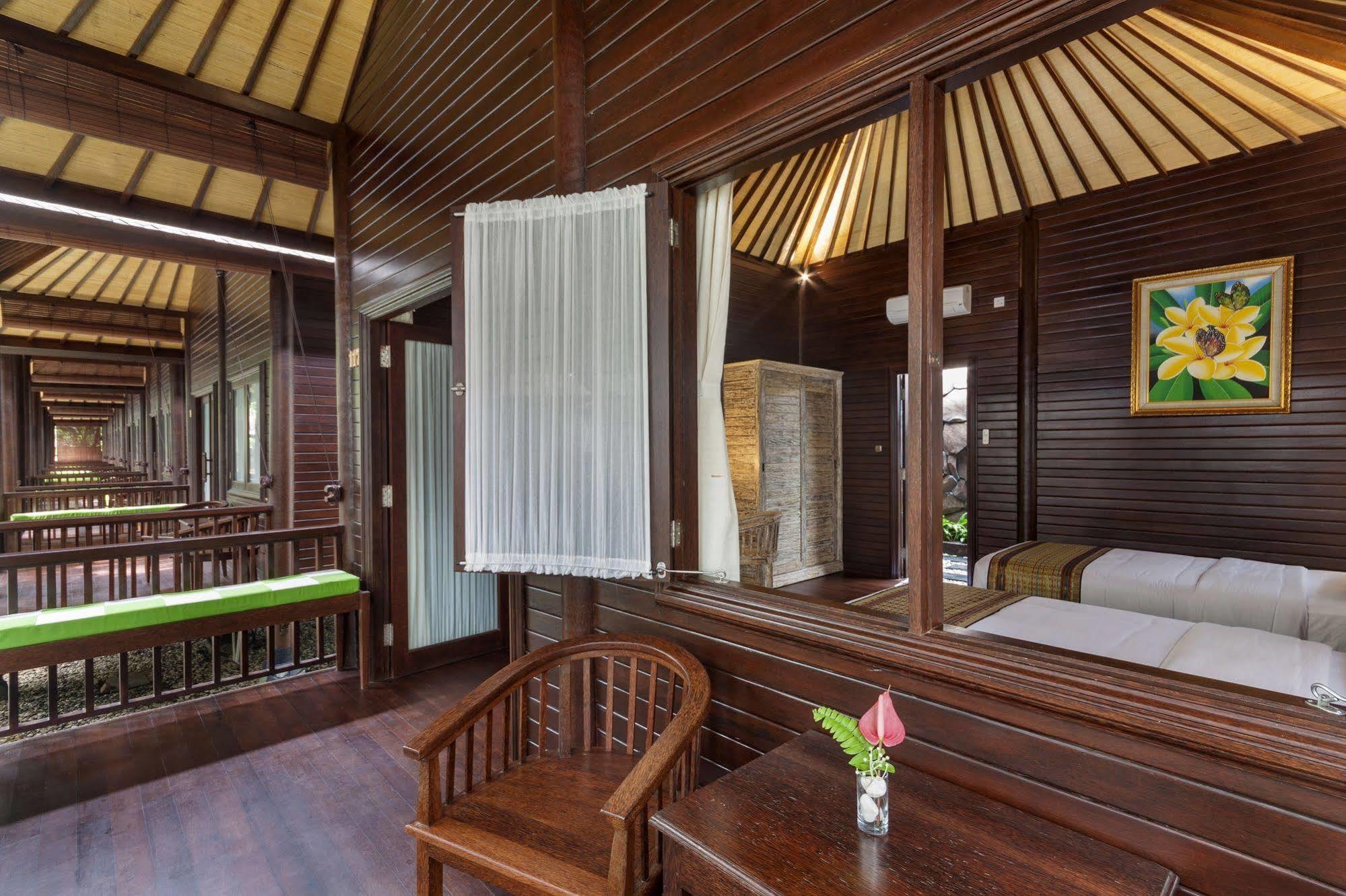 Coconut Boutique Resort Senggigi Esterno foto