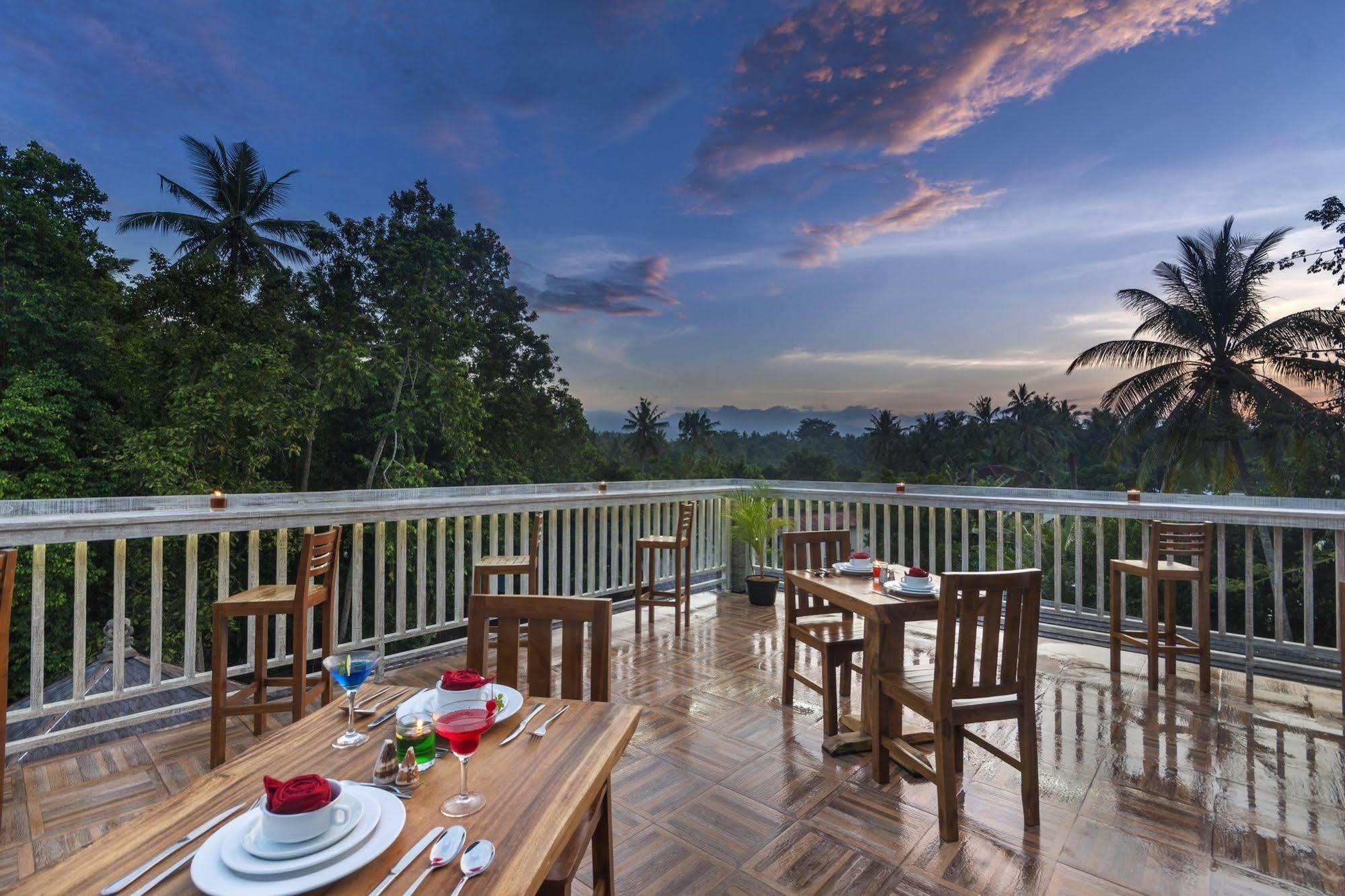 Coconut Boutique Resort Senggigi Esterno foto